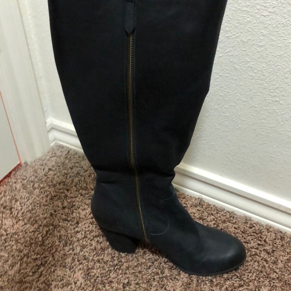 Size 9, Black, Heeled, Knee high boots. - Picture 1 of 3